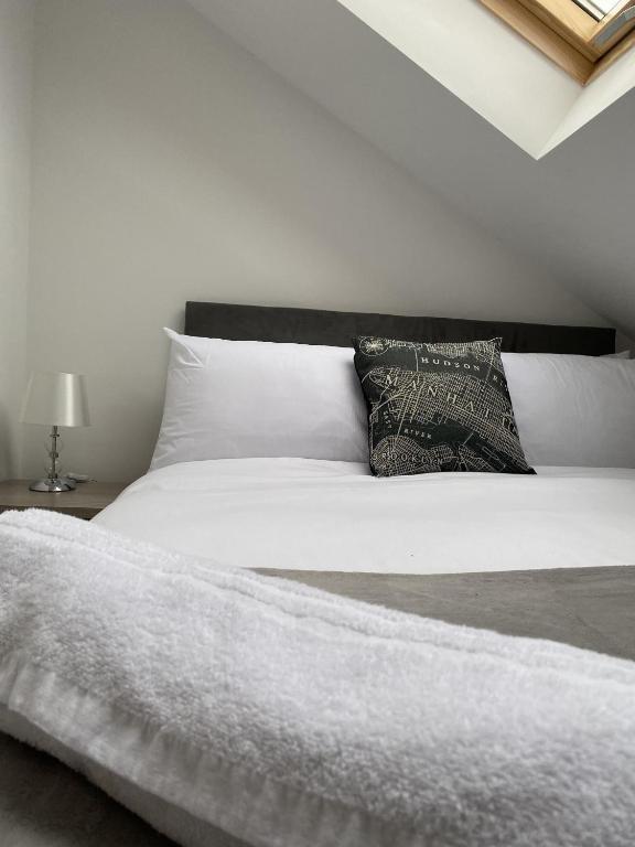 Suitely Albion Place room 6